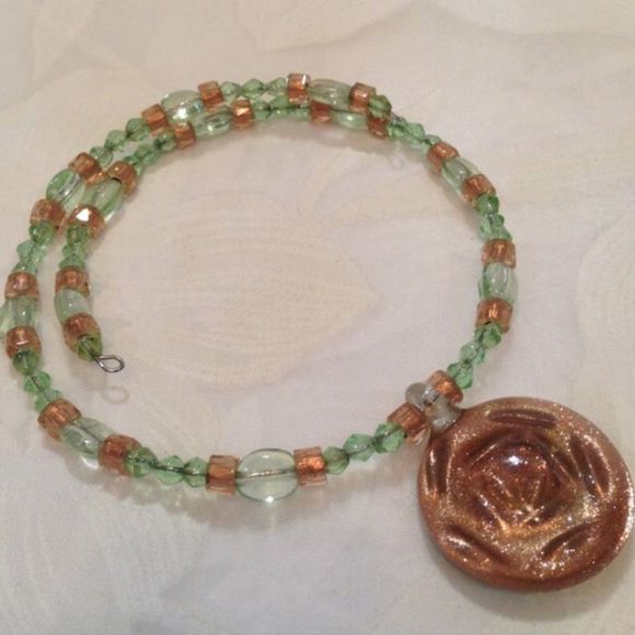 Vintage Bead Choker With Glass Flower Pendant - Picture 3 of 3